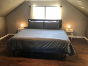 3 slaapkamers, een bureau, een strijkplank/strijkijzer, gratis wifi