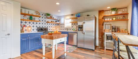 Fridge, oven, stovetop, dishwasher