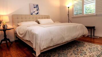 4 makuuhuonetta, työpöytä, silitysrauta/-lauta, ilmainen Wi-Fi