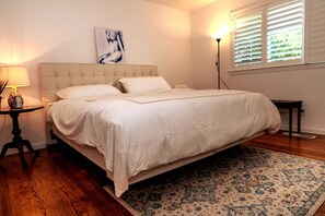 4 Schlafzimmer, Schreibtisch, Bügeleisen/Bügelbrett, Reisekinderbett