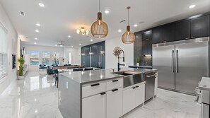 Mikrowelle, Ofen, Herdplatte, Geschirrspüler