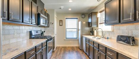 Fridge, microwave, stovetop, dishwasher