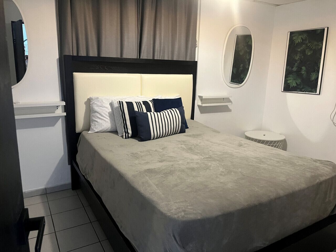 2 habitaciones, escritorio, tabla de planchar con plancha y wifi gratis 