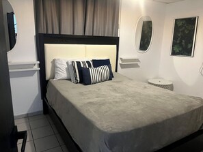 2 室のベッドルーム、デスク、アイロン / アイロン台、WiFi (無料)