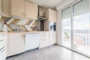 Fridge, microwave, oven, dishwasher