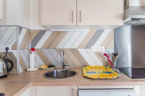 Fridge, microwave, oven, dishwasher