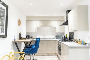 Fridge, microwave, oven, dishwasher - Versace @ The Malt House (Burton upon Trent)