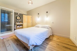 4 quartos, Wi-Fi de cortesia, roupa de cama