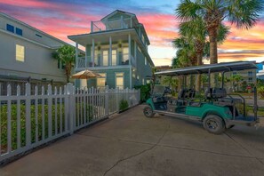 Property grounds - Crystal Tower-Free Golf Cart-Pool Heat Deals (Destin)