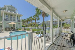 Terrace/patio - Crystal Tower-Free Golf Cart-Pool Heat Deals (Destin)