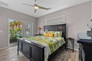 6 bedrooms, iron/ironing board, WiFi, bed sheets - Crystal Tower-Free Golf Cart-Steps to the Beach (Destin)