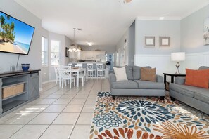 TV, offices - Blu Flamingo-Free Golf Cart-Pool Heat Deals (Destin)