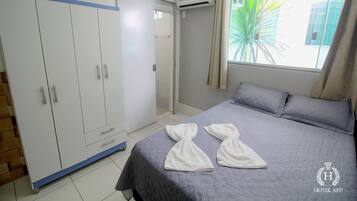 Quarto casal conforto | Ferros/tábuas de passar roupa, Wi-Fi de cortesia