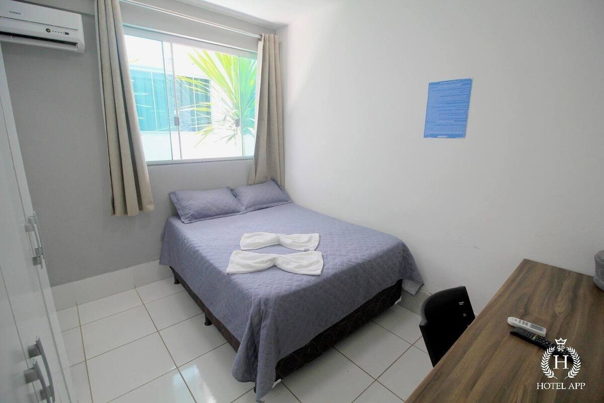 Chambre Confort double | Fer et planche à repasser, accès au Wi-Fi (inclus)