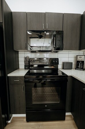 Fridge, microwave, oven, stovetop - Walk To Intrust Arena - Modern Boxcar experience! (Wichita)