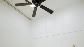 1 chambre, fer et planche à repasser, Wi-Fi gratuit, draps fournis