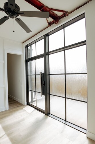 Walk To Intrust Arena - Modern Boxcar experience!