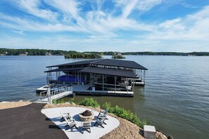 Marina - NEW Lux Condo! Pool, Hottub & Video Game Table! 2F (Lake Ozark)