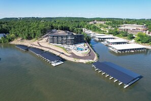 Exterior - NEW Lux Condo! Pool, Hottub & Video Game Table! 2F (Lake Ozark)