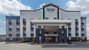 A modern hotel with a prominent entrance, multiple floors, and a flag.