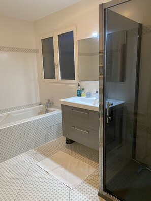 Shower, hair dryer, towels, toilet paper