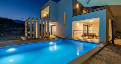Villa SPLENDIDA with private pool
