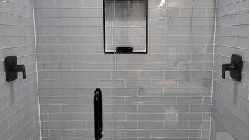 Ducha, secador de pelo, toallas