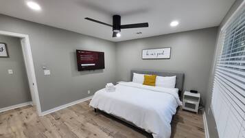 2 bedrooms, iron/ironing board, free WiFi, bed sheets