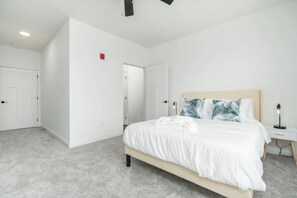 2 Schlafzimmer, Schreibtisch, Bügeleisen/Bügelbrett, kostenloses WLAN