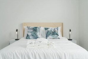 2 makuuhuonetta, työpöytä, silitysrauta/-lauta, ilmainen Wi-Fi