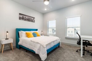 2 slaapkamers, een bureau, een strijkplank/strijkijzer, gratis wifi