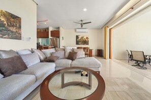 Smart TV - Stunning views of Cancun, private beach, w/resort style pool and hot tub  (Isla Mujeres)