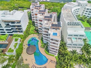 Exterior - Stunning views of Cancun, private beach, w/resort style pool and hot tub  (Isla Mujeres)