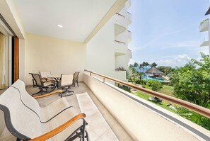 Outdoor dining - Stunning views of Cancun, private beach, w/resort style pool and hot tub  (Isla Mujeres)