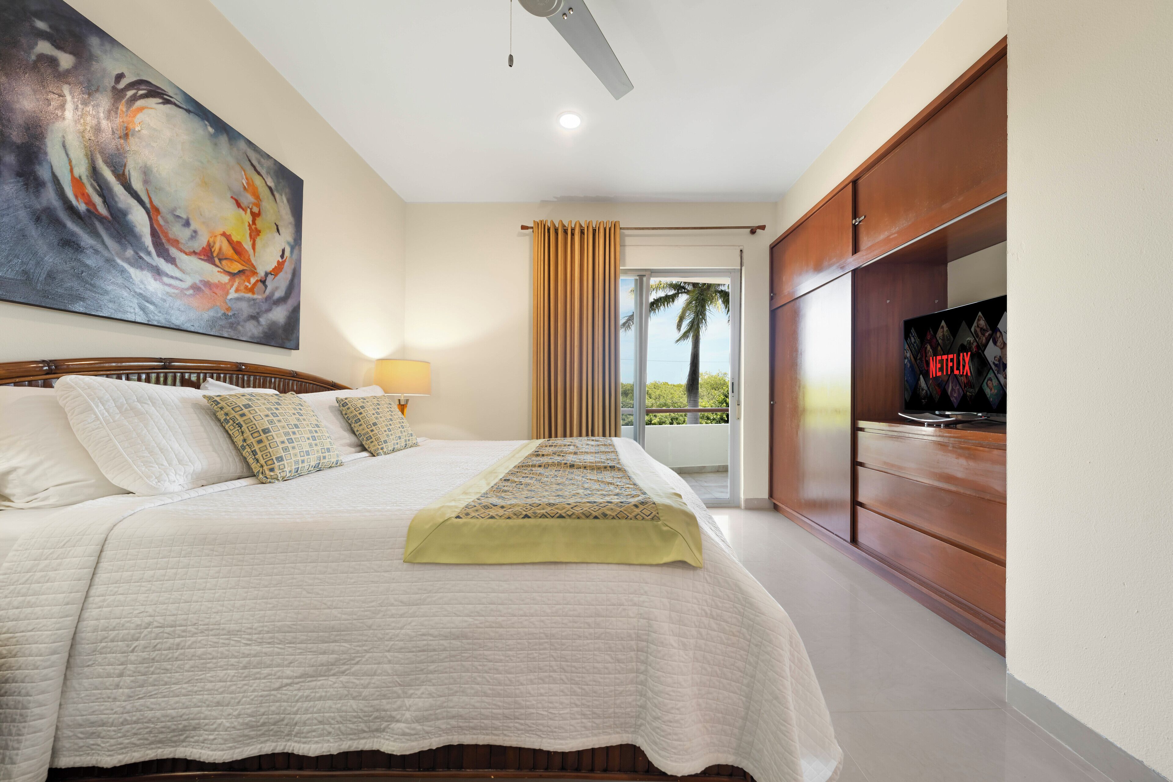 3 bedrooms, iron/ironing board, WiFi, bed sheets