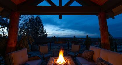 Ironstone Lodge - Luxury Living and Mountain Views