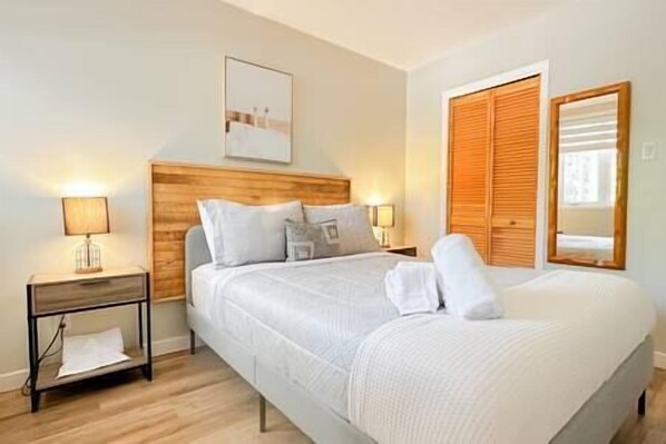 1 bedroom, iron/ironing board, WiFi, bed sheets - The Alpine Nest-3 Beds|4 Guests|Free Parking|Pool (Mont-Tremblant)