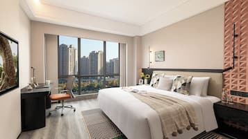 Camera Deluxe, 2 camere da letto | Copriletto in piuma, una cassaforte in camera, una scrivania