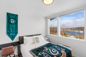 City Room | 1 bedroom, iron/ironing board, free WiFi - Harry Potter Sweet Suites (Seattle)