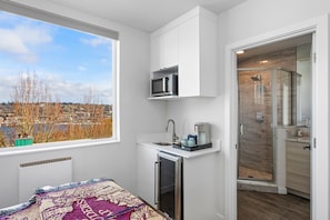 Basic Room | 1 bedroom, iron/ironing board, free WiFi