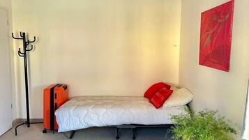 1 chambre, fer et planche Ă repasser, Wi-Fi, draps fournis