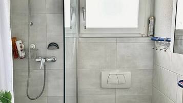 HandtĂŒcher, Seife, Toilettenpapier