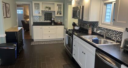 Perfect for the whole family, 1 mile to the beach, firepit & spacious kitchen!