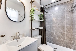 Shower, hair dryer, towels - Cozy on Cactus, Phoenix Escape! Private Pool Oasis, Pet-Friendly, Near Top Attractions! (Phoenix)