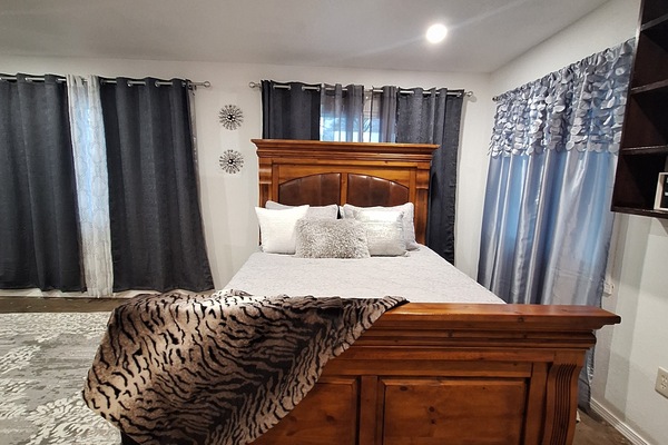 3 habitaciones, escritorio, tabla de planchar con plancha y wifi gratis