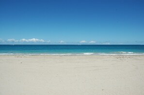 Beach - SLEEPS 12/ OCEAN PARK/1 BLOCK BEACH TOP LOCATION (San Juan)