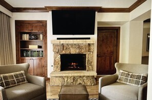 Living area - Best Place to spend summer in Colorado. (Avon)