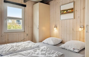 3 bedrooms, travel crib, free WiFi