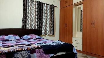 2 bedrooms, WiFi, bed sheets