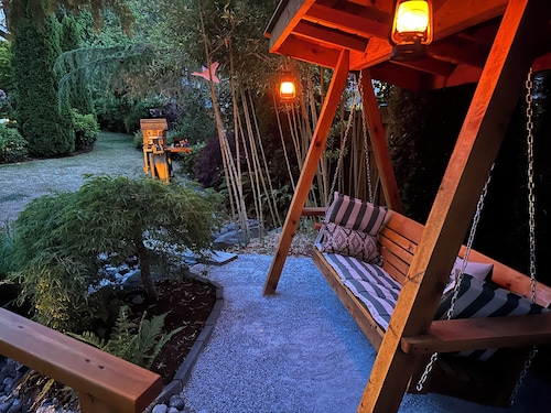 Charming Mill Bay 2 Br Suite
